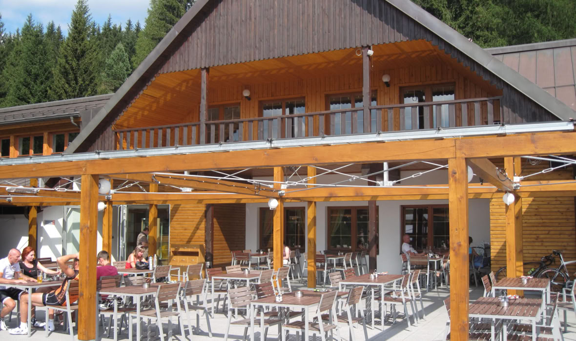 zastřešení terasy hotelu Horal