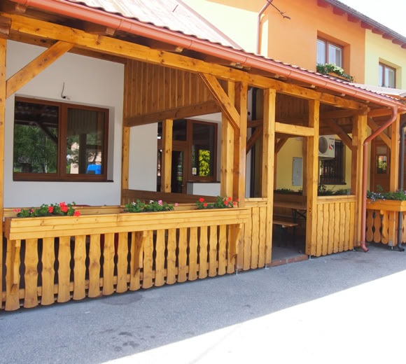 zastřešení terasy u posezení v Prlově